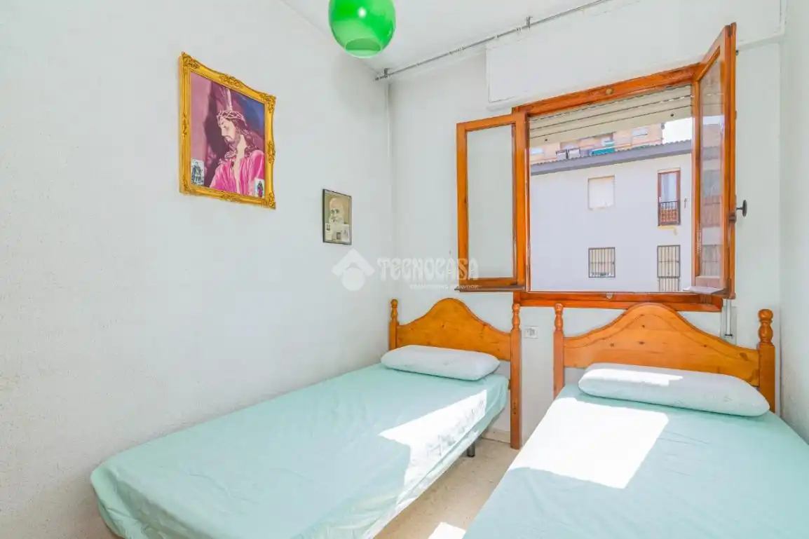 Habitación de Piso en venta en Granada con Calefacción, Amueblado y Balcón