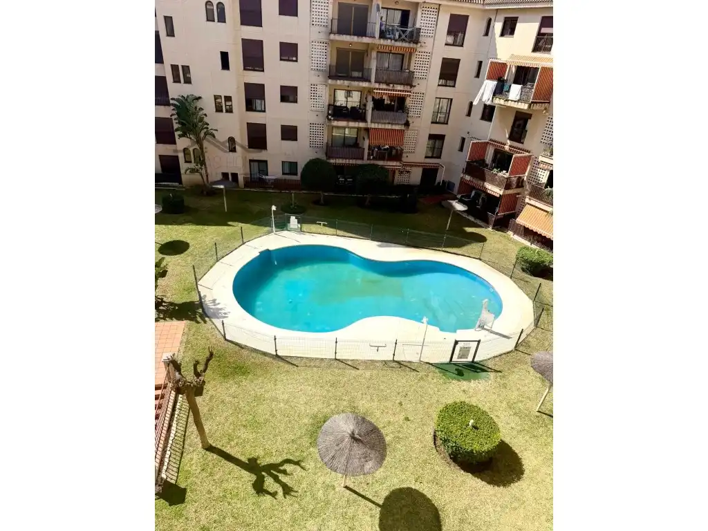 Schwimmbecken von Wohnung zum Verkauf in Manilva mit Terrasse und Schwimmbad
