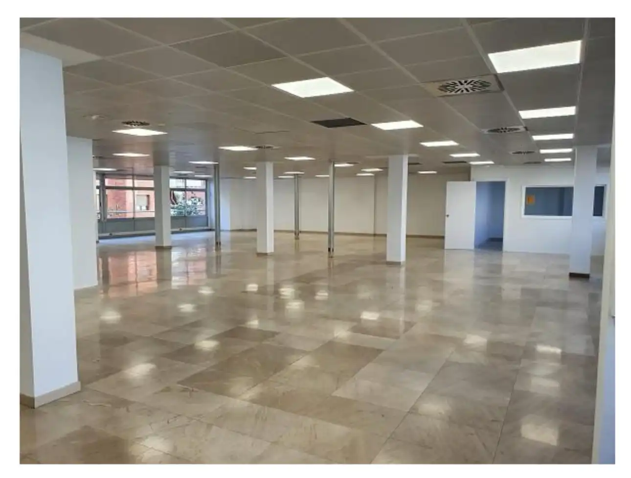 Oficina amb ascensor de lloguer a Carrer de Galileu