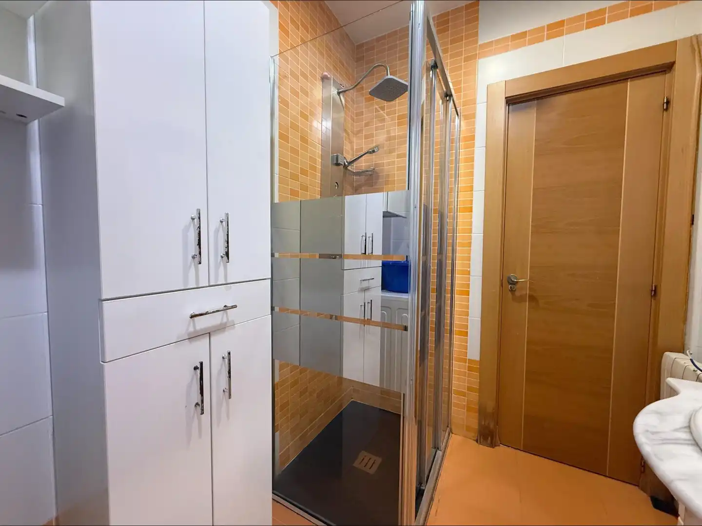 Baño de Piso de alquiler en Granada con Aire acondicionado, Calefacción y Amueblado