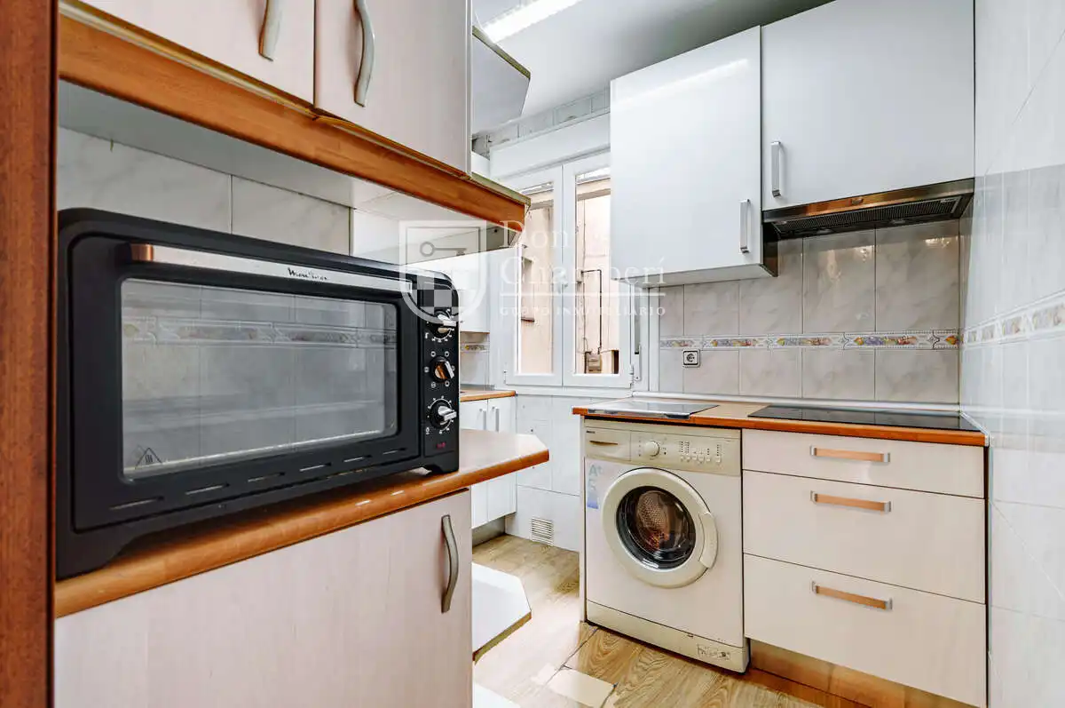 Cocina de Piso de alquiler en Madrid con Calefacción, Amueblado y Horno