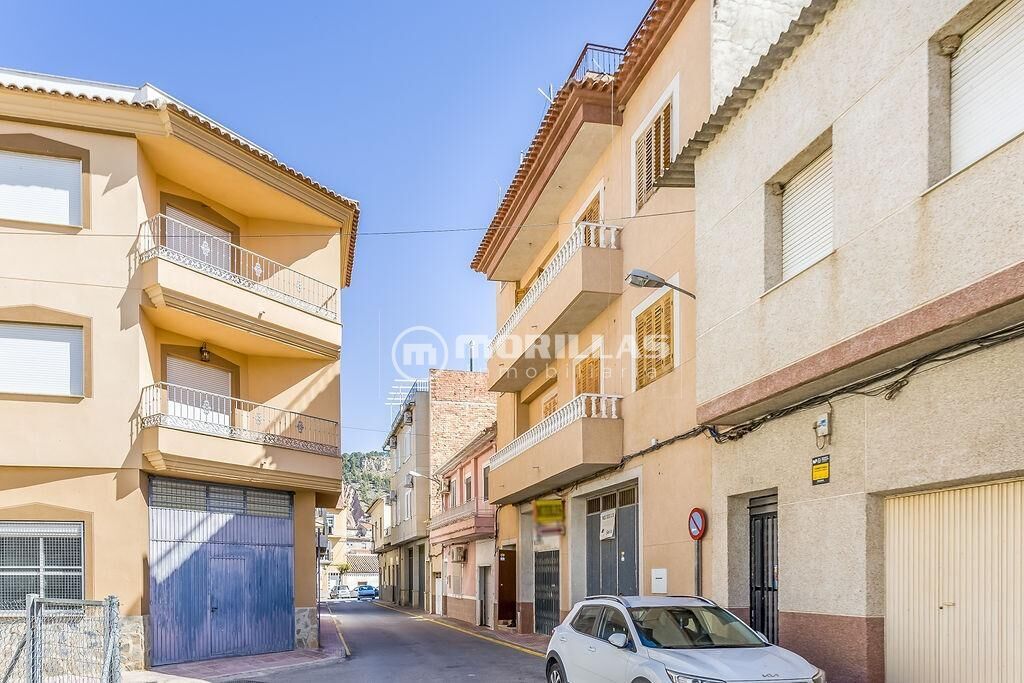 Vista exterior de Pis en venda en Pliego amb Terrassa i Balcó
