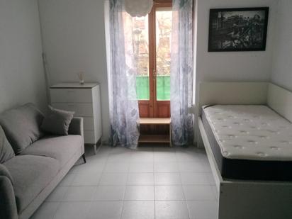 Dormitori de Apartament de lloguer en  Zaragoza Capital amb Calefacció, Moblat i Forn