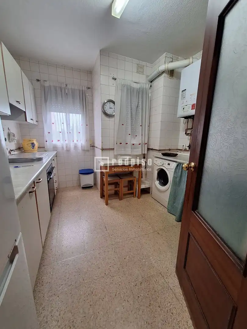 Cuina de Pis en venda en Madrid amb Calefacció, Terrassa i Moblat