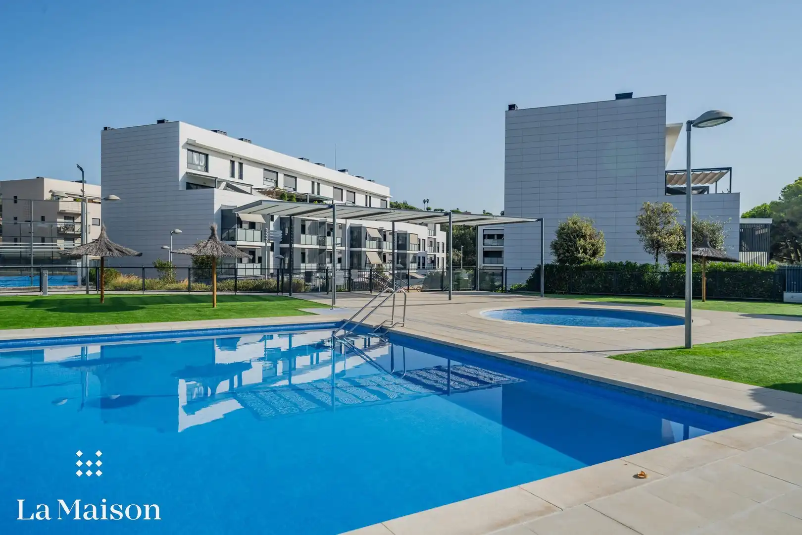 Schwimmbecken von Wohnung zum Verkauf in Sant Andreu de Llavaneres mit Heizung, Abstellraum und Balkon