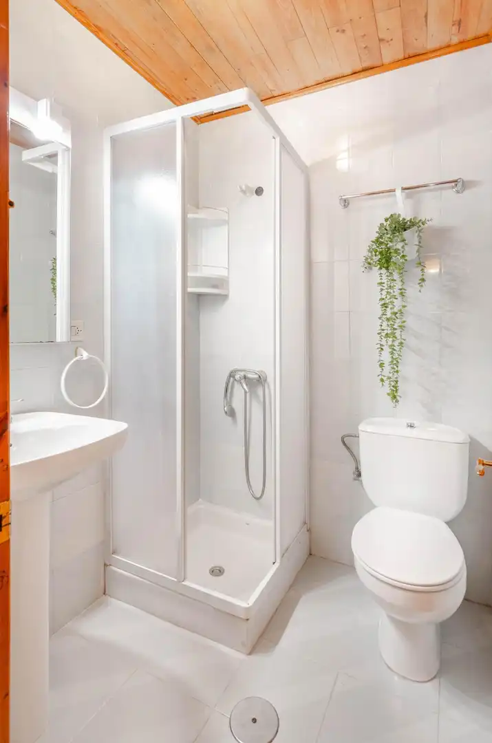 Baño de Casa adosada en venta en Somiedo con Calefacción, Jardín privado y Trastero