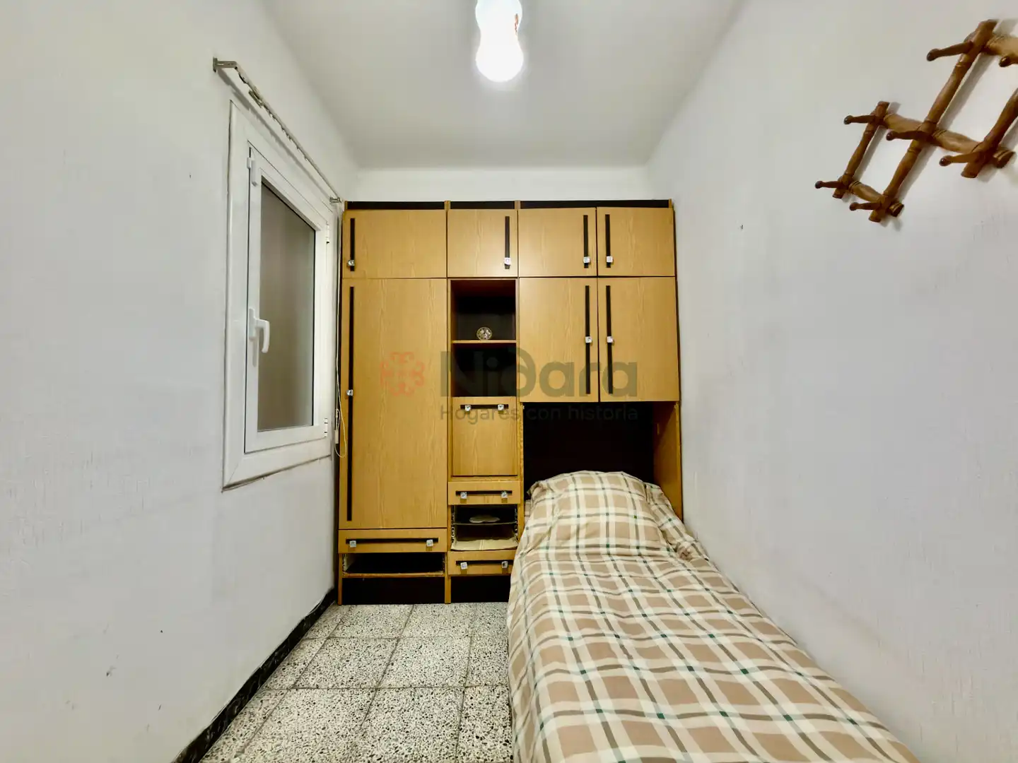 Schlafzimmer von Wohnung zum Verkauf in Barcelona mit Möbliert, Ofen und Balkon