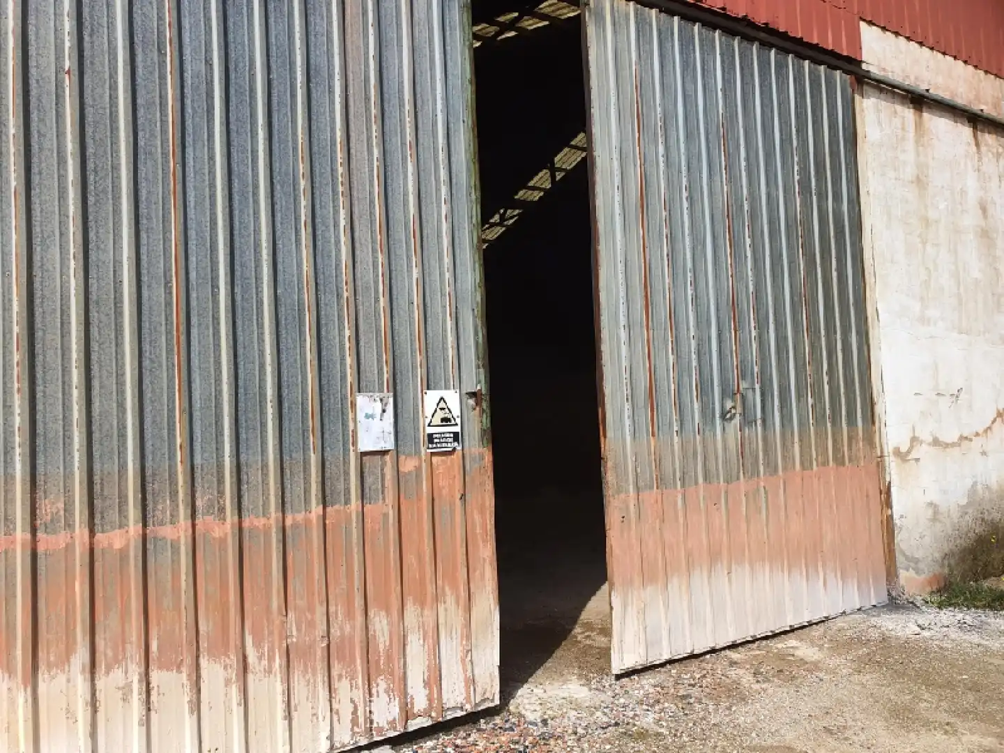 Parking of Industrial buildings for sale in Salas