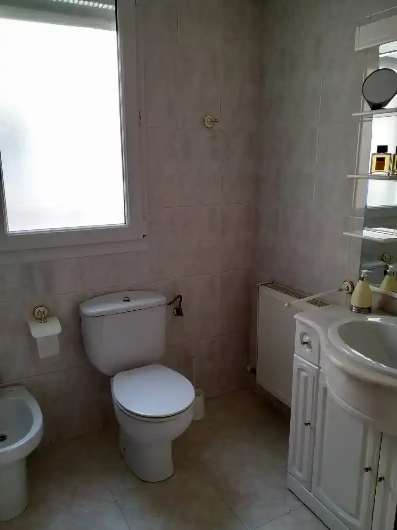 Badezimmer von Wohnung zum Verkauf in Villatuerta mit Parkett, Abstellraum und Ofen