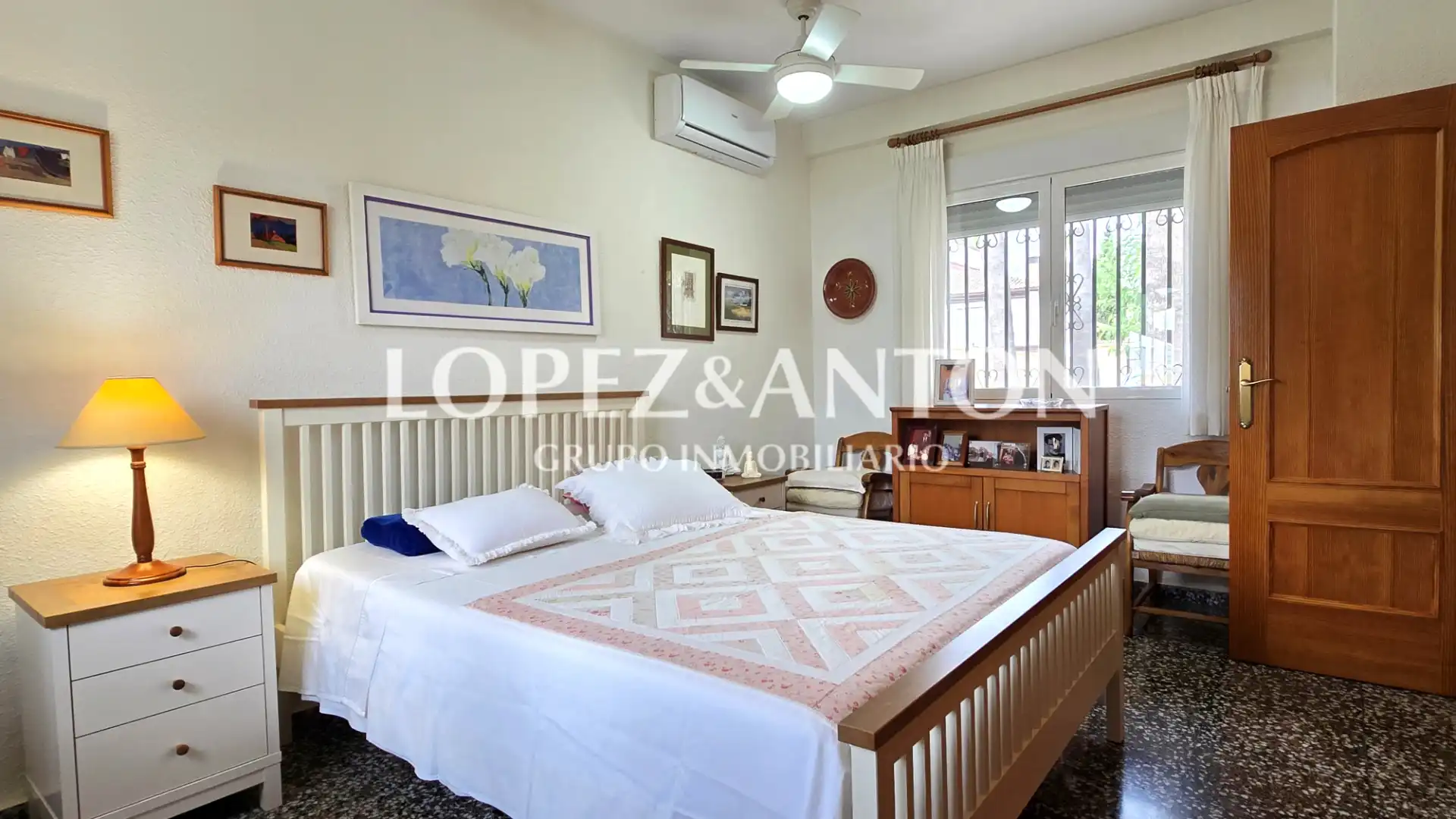 Bedroom of Houses for sale in L'Eliana  with Air Conditioner, Private garden and Terrace