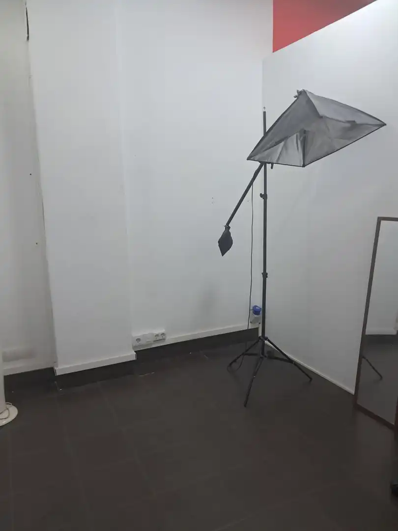 Local comercial de lloguer a Novia Salcedo, imagen 3