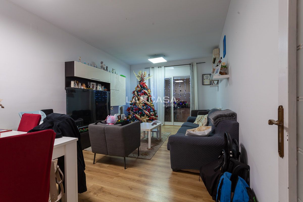 Sala d'estar de Pis en venda en L'Hospitalet de Llobregat amb Calefacció i Balcó