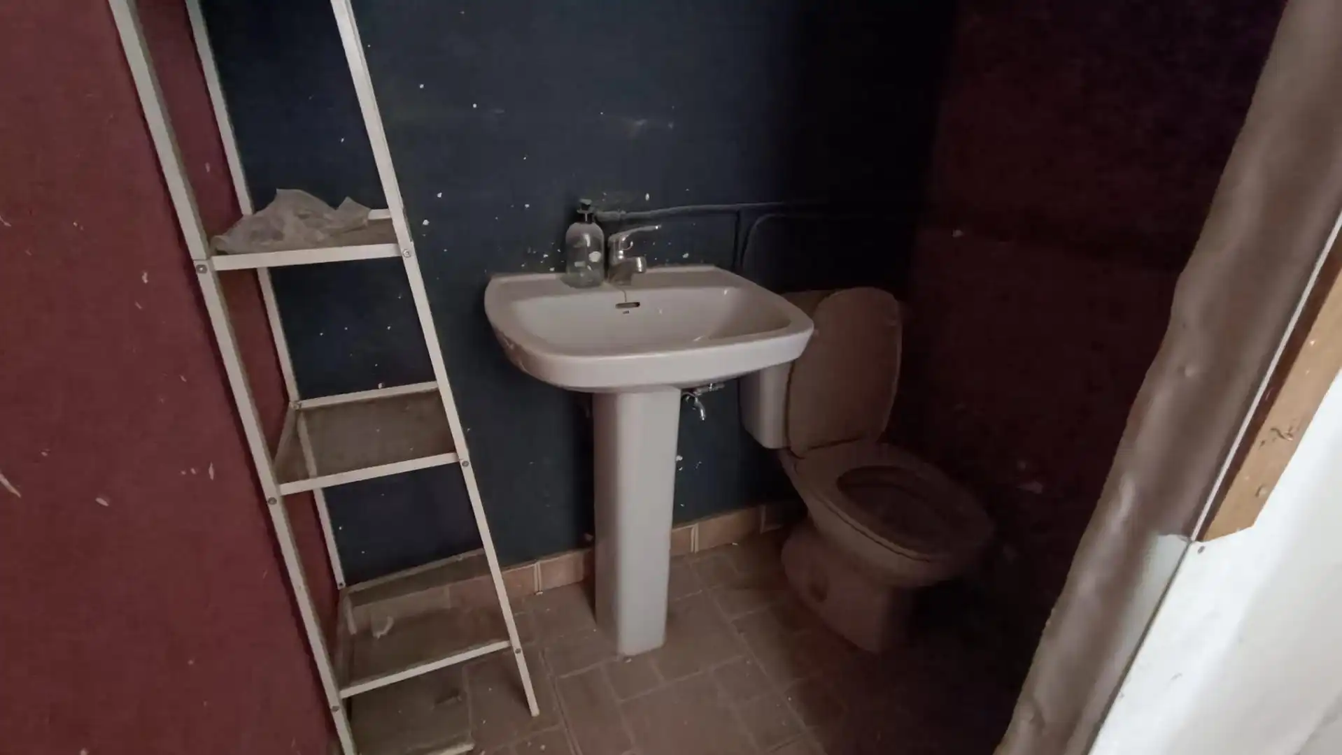 Baño de Local de alquiler en La Pantoja