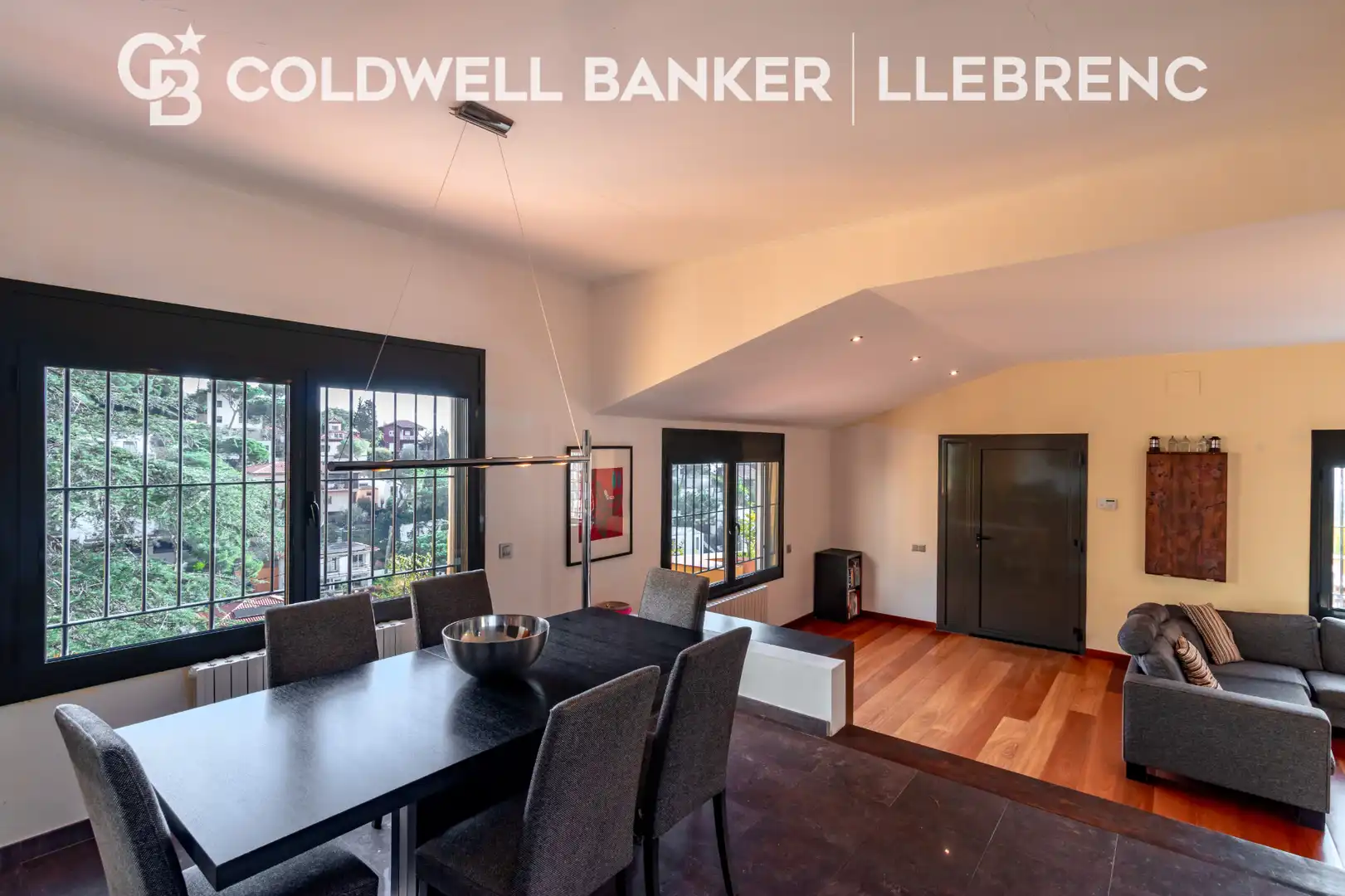 Comedor de Casa o chalet en venta en Barcelona con Aire acondicionado, Calefacción y Jardín privado