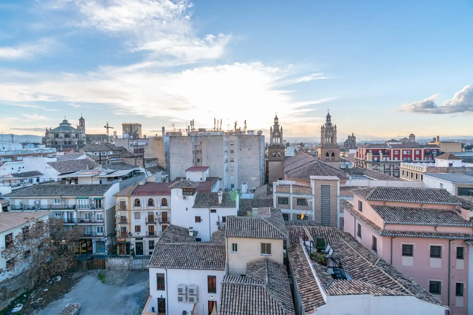 Vista exterior de Edificio en venta en Granada