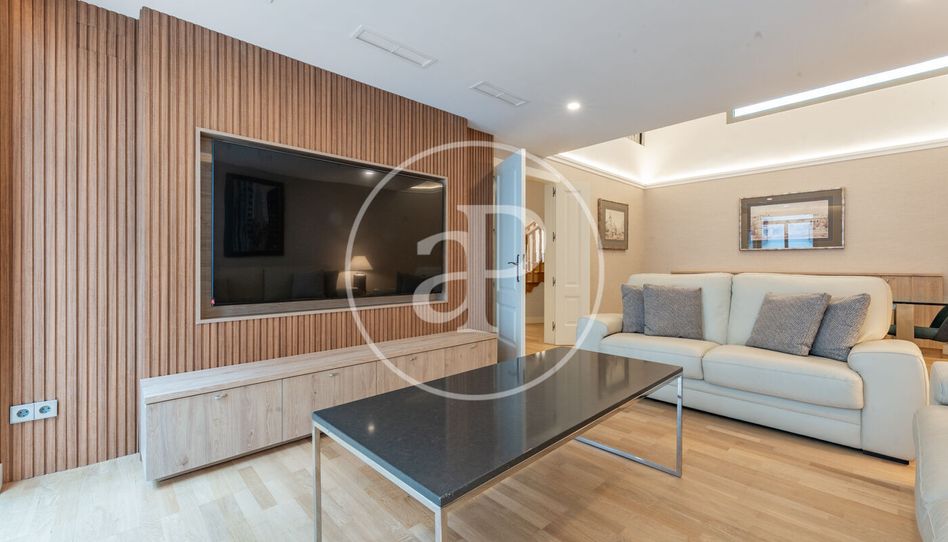 Piso de alquiler en Av. de la Reina Victoria, Bellas Vistas - Imagen 4