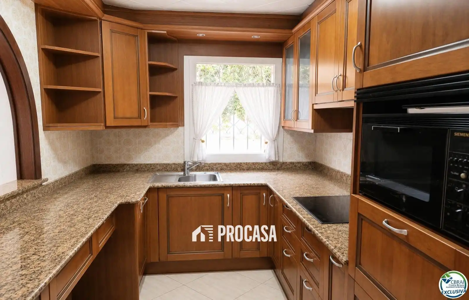 Cuina de Casa o xalet en venda en Empuriabrava amb Aire condicionat, Calefacció i Traster