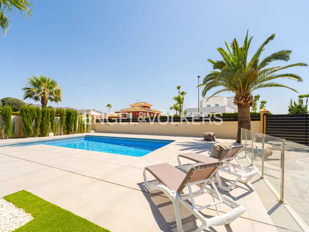 Casa con piscina en venta en Pueblo - Urbanizaciones, imagen 7