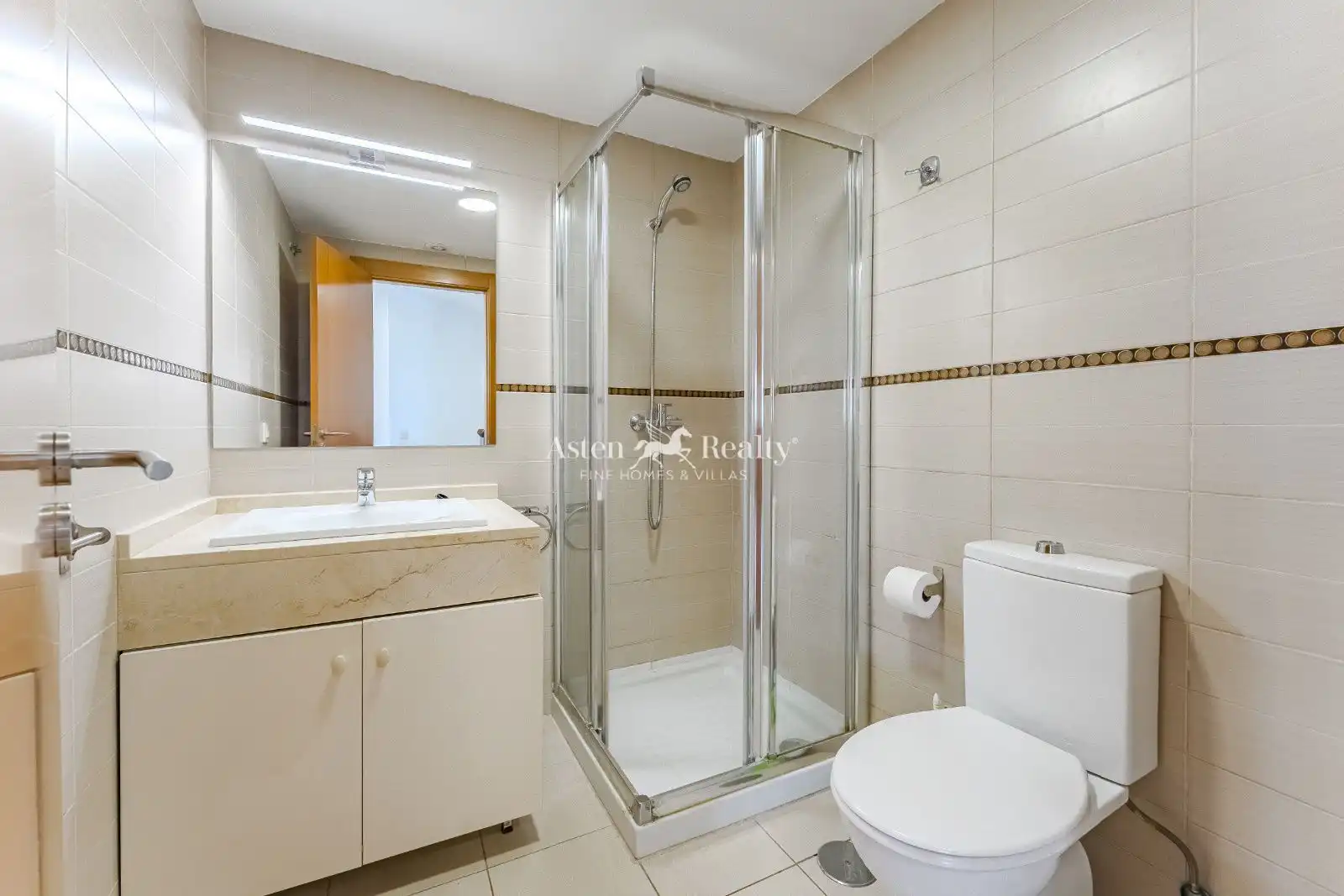 Baño de Local en venta en Adeje con Aire acondicionado, Amueblado y Internet