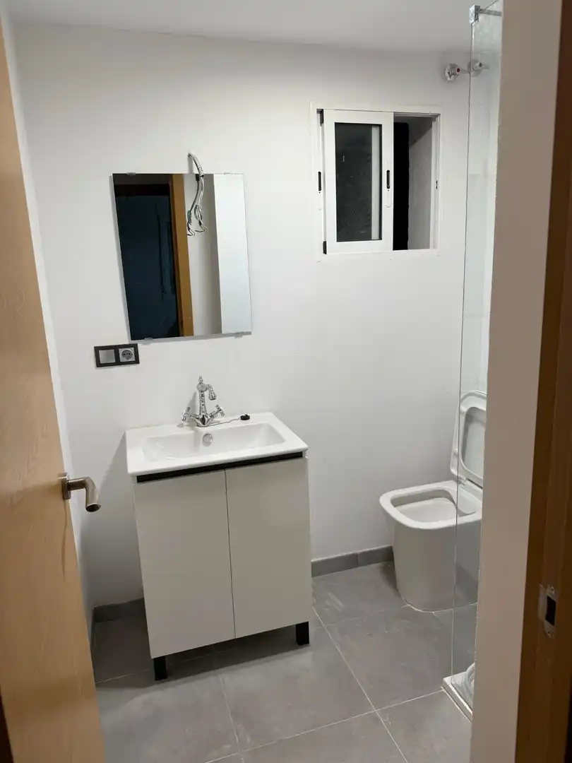 Bathroom of Flat for share in Granada  with Air Conditioner, Terrace and Furnished