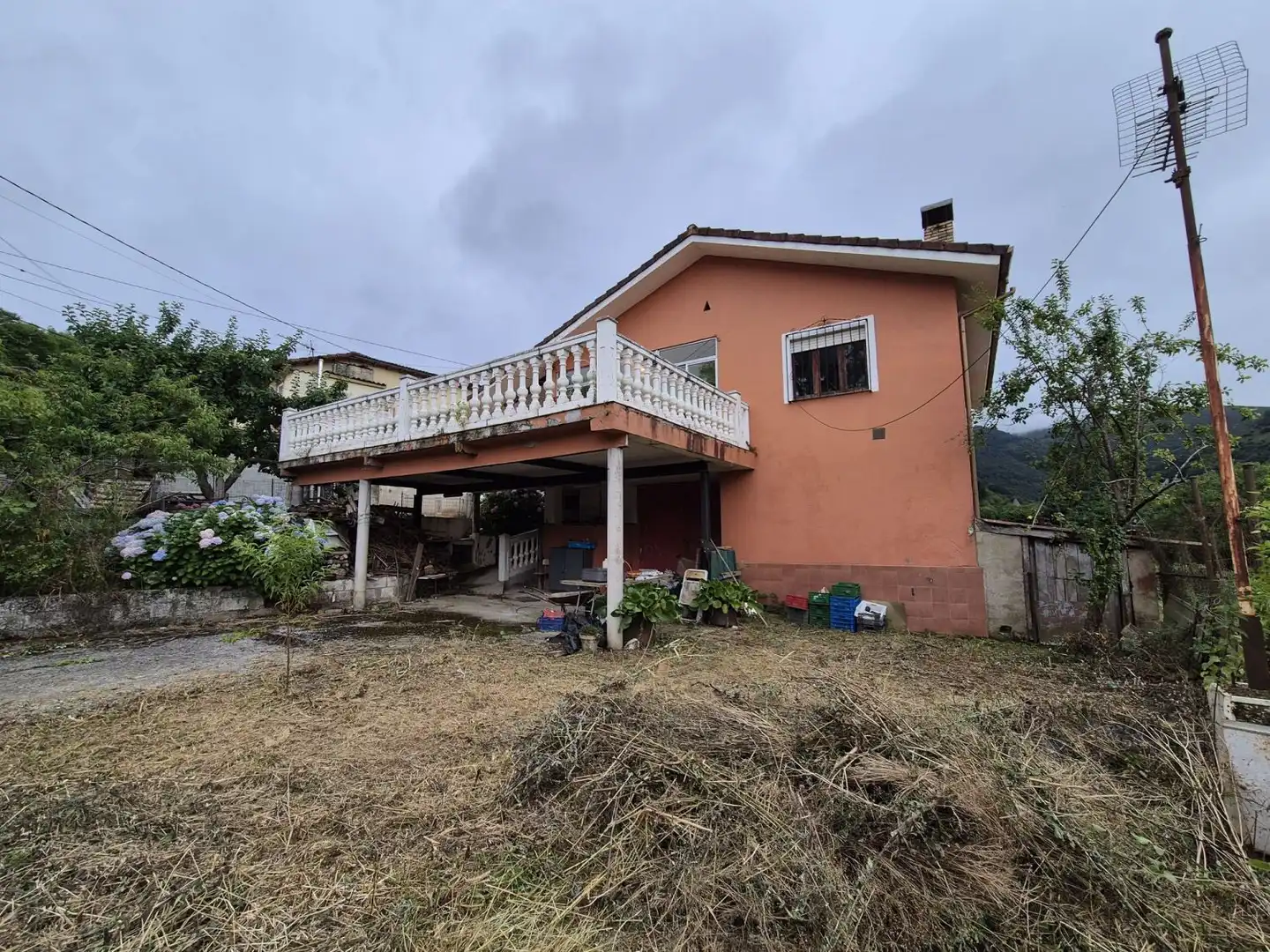 Casa con terraza en venta en Belmonte de Miranda, imagen 2