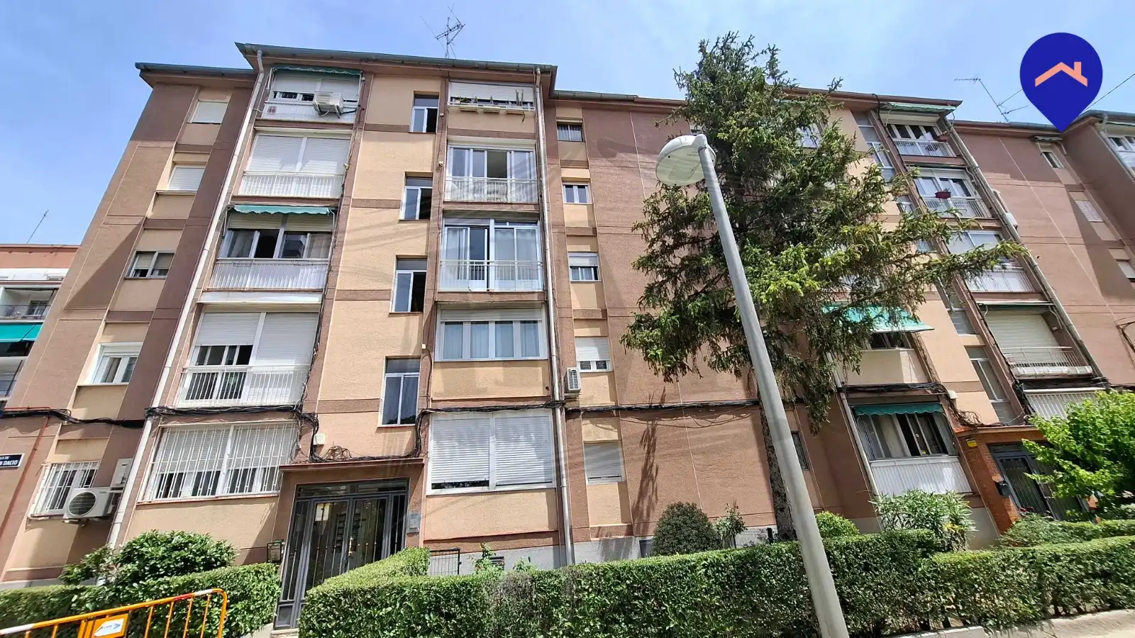 Vista exterior de Pis en venda en Madrid amb Calefacció i Alarma