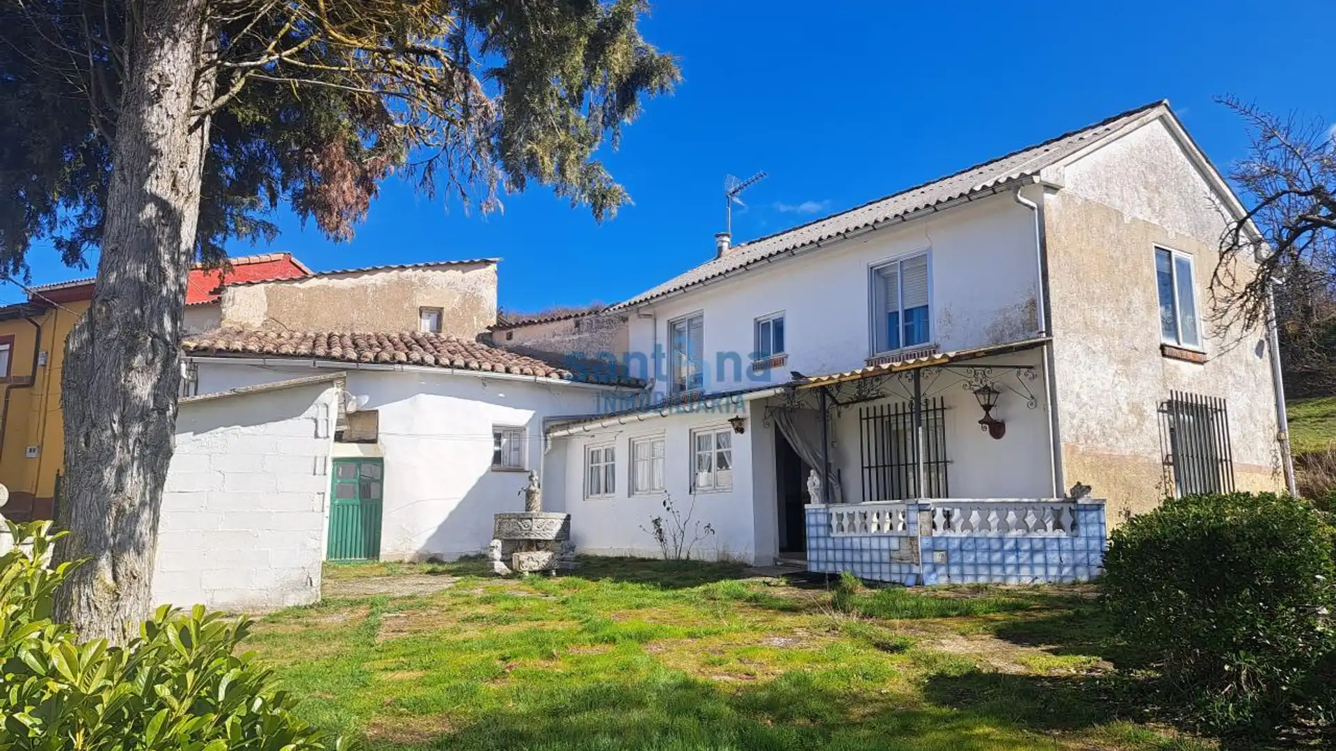 Vista exterior de Casa o xalet en venda en Gradefes amb Calefacció, Jardí privat i Traster