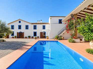 Casa rustica con piscina in vendita a Torrelles de Foix