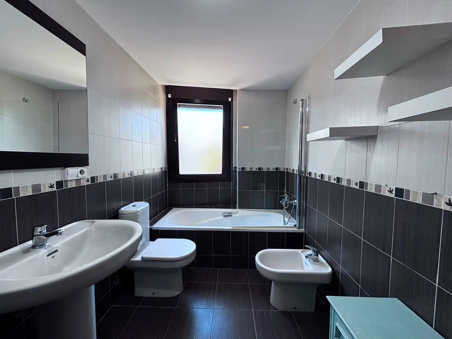 Badezimmer von Einfamilien-Reihenhaus zum Verkauf in Burgos mit Heizung, Terrasse und Abstellraum
