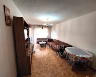 Sala d'estar de Pis en venda en Salamanca Capital amb Traster i Balcó