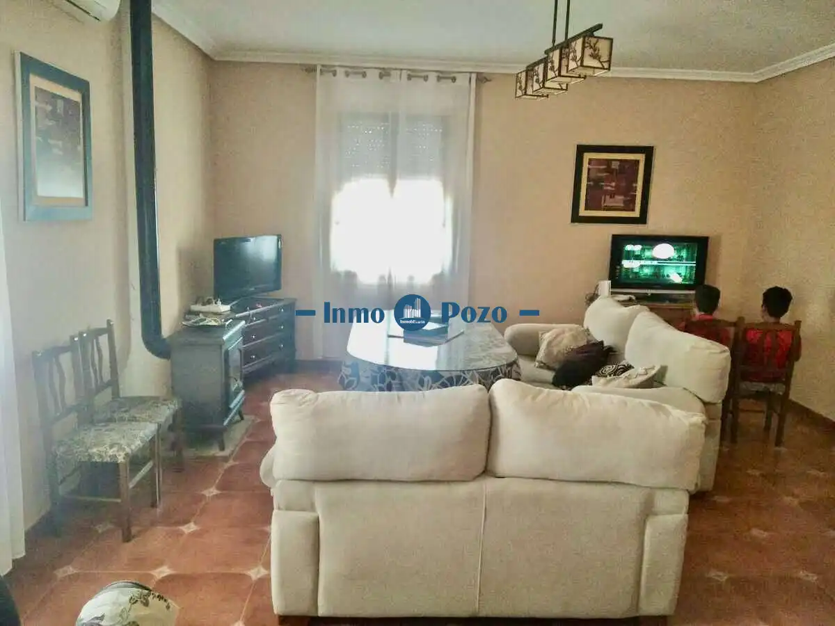 Living room of Houses for sale in Almendralejo  with Air Conditioner, Terrace and Storage room