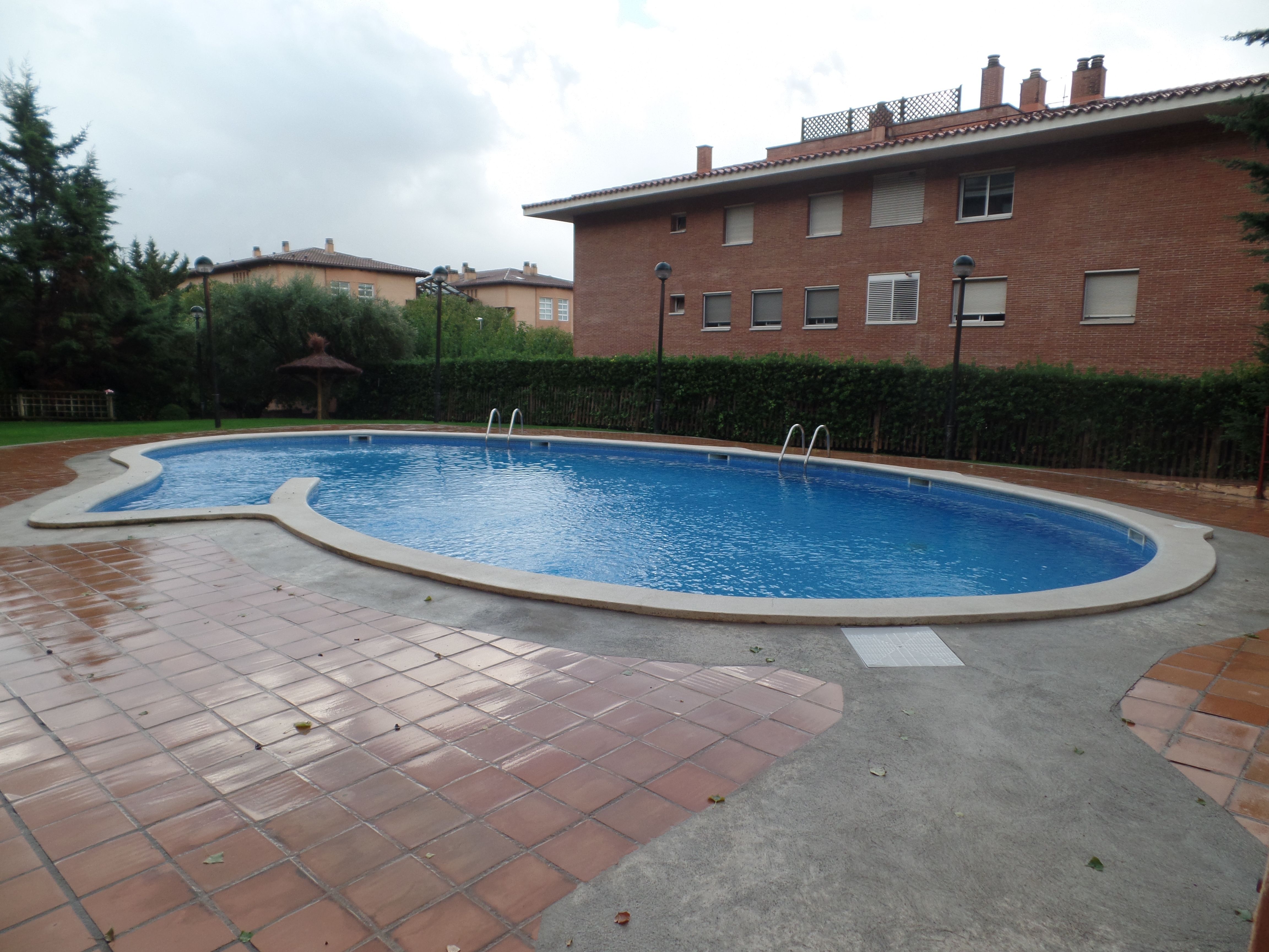 Swimming pool of Attic to rent in Sant Cugat del Vallès  with Air Conditioner, Heating and Parquet flooring