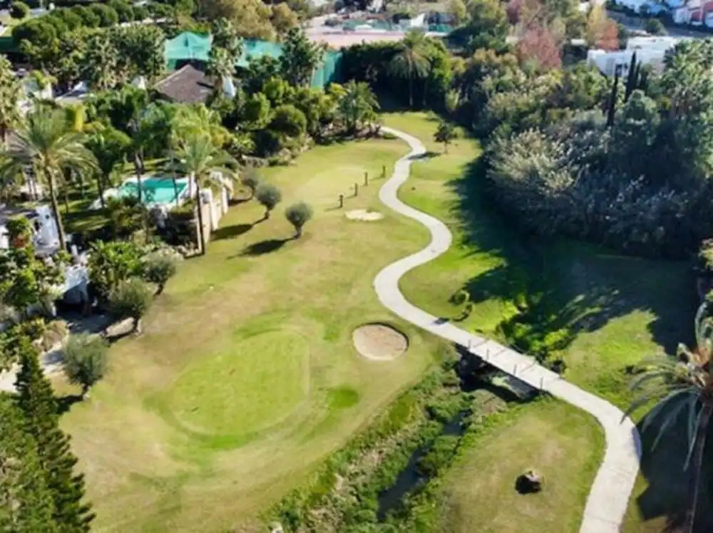 Vista exterior de Casa o xalet de lloguer en Estepona amb Aire condicionat, Jardí privat i Terrassa