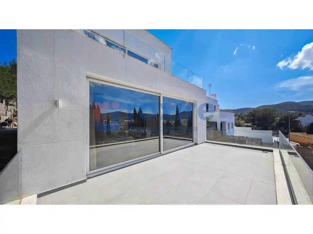 Vista exterior de Casa o xalet en venda en Santa Eulària des Riu amb Aire condicionat, Jardí privat i Terrassa