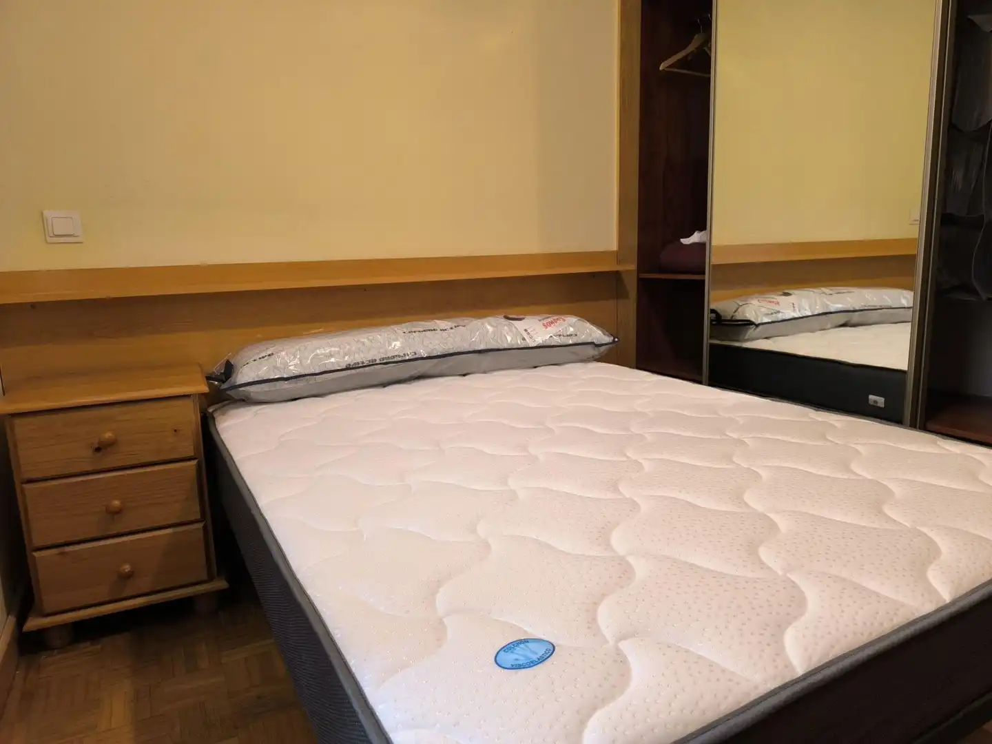 Schlafzimmer von Wohnungen zur Miete in Oviedo  mit Möbliert