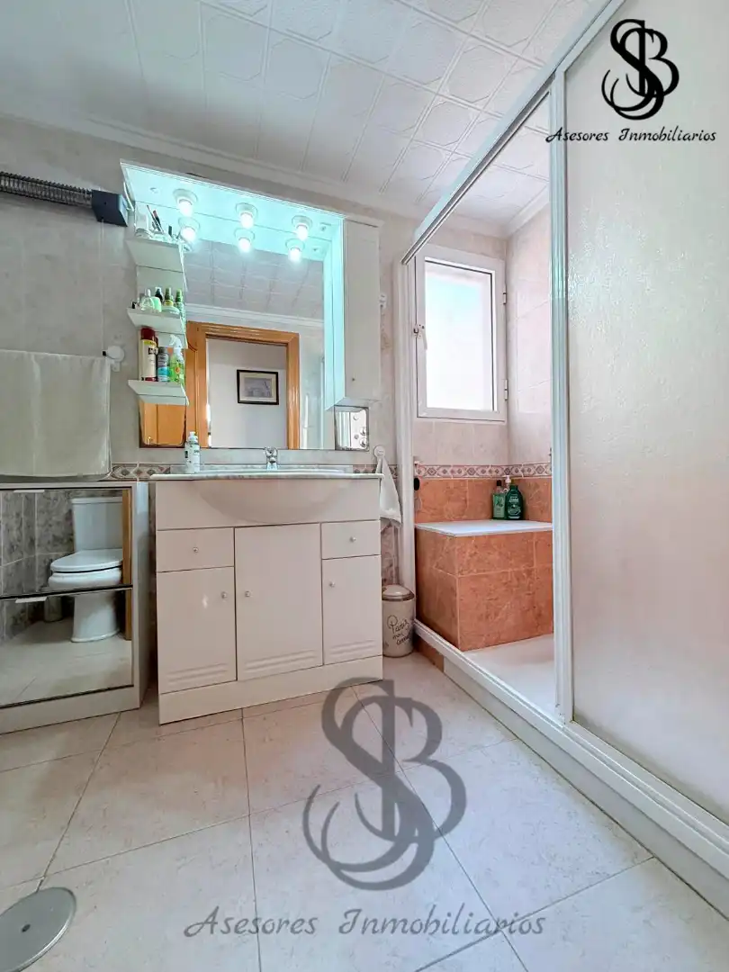 Bathroom of Flat for sale in El Campello  with Air Conditioner, Heating and Furnished