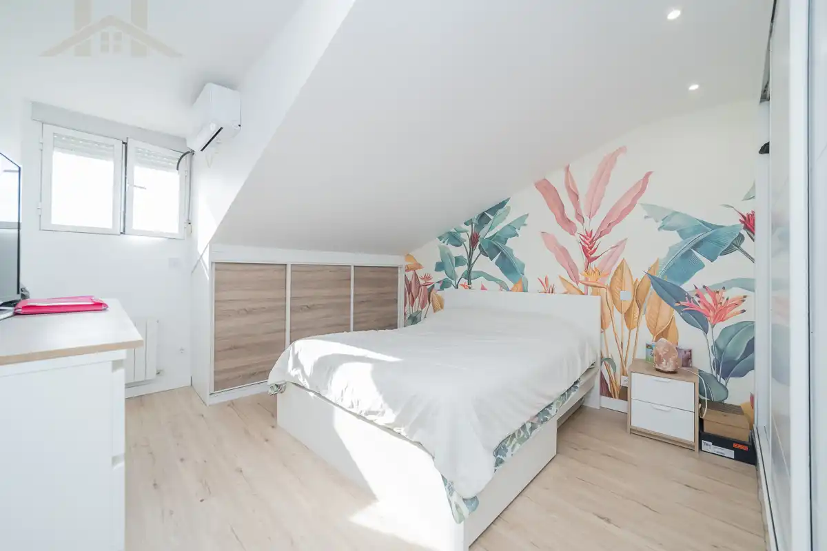 Habitación de Dúplex en venta en Sevilla la Nueva con Aire acondicionado, Calefacción y Balcón