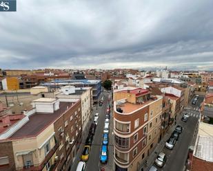 Vista exterior de Estudi de lloguer en  Madrid Capital amb Aire condicionat, Terrassa i Balcó