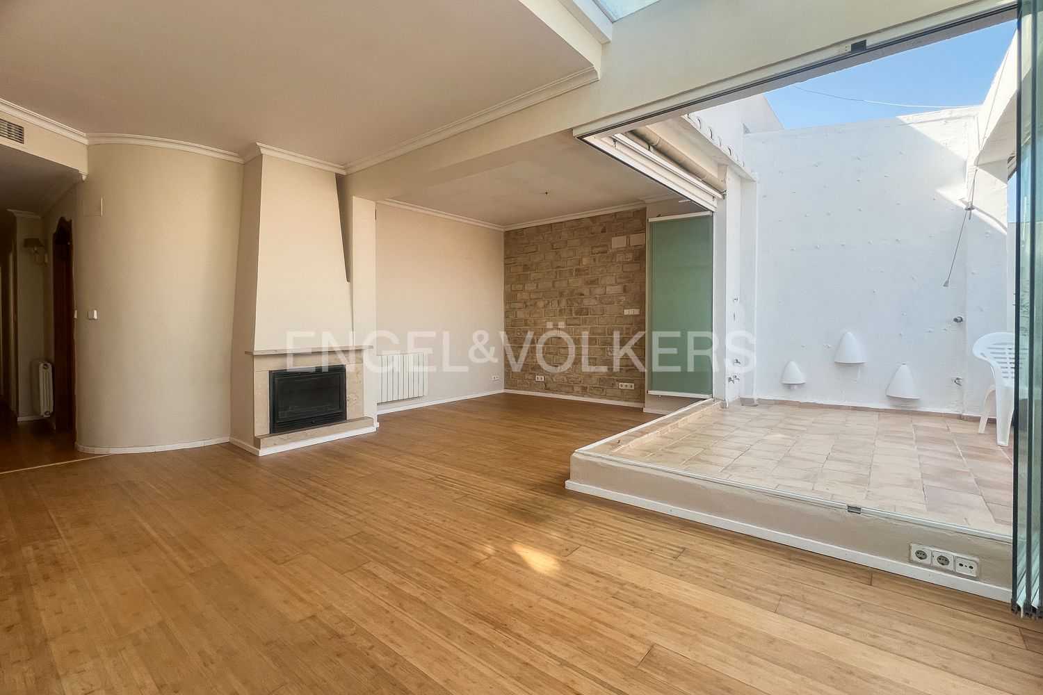 Sala d'estar de Àtic de lloguer en  Valencia Capital amb Aire condicionat, Calefacció i Parquet