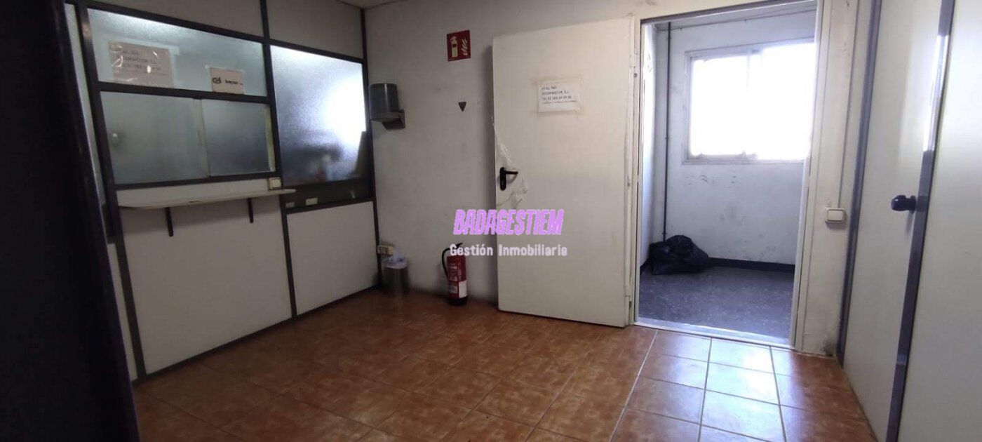 Nau industrial en venda en Badalona