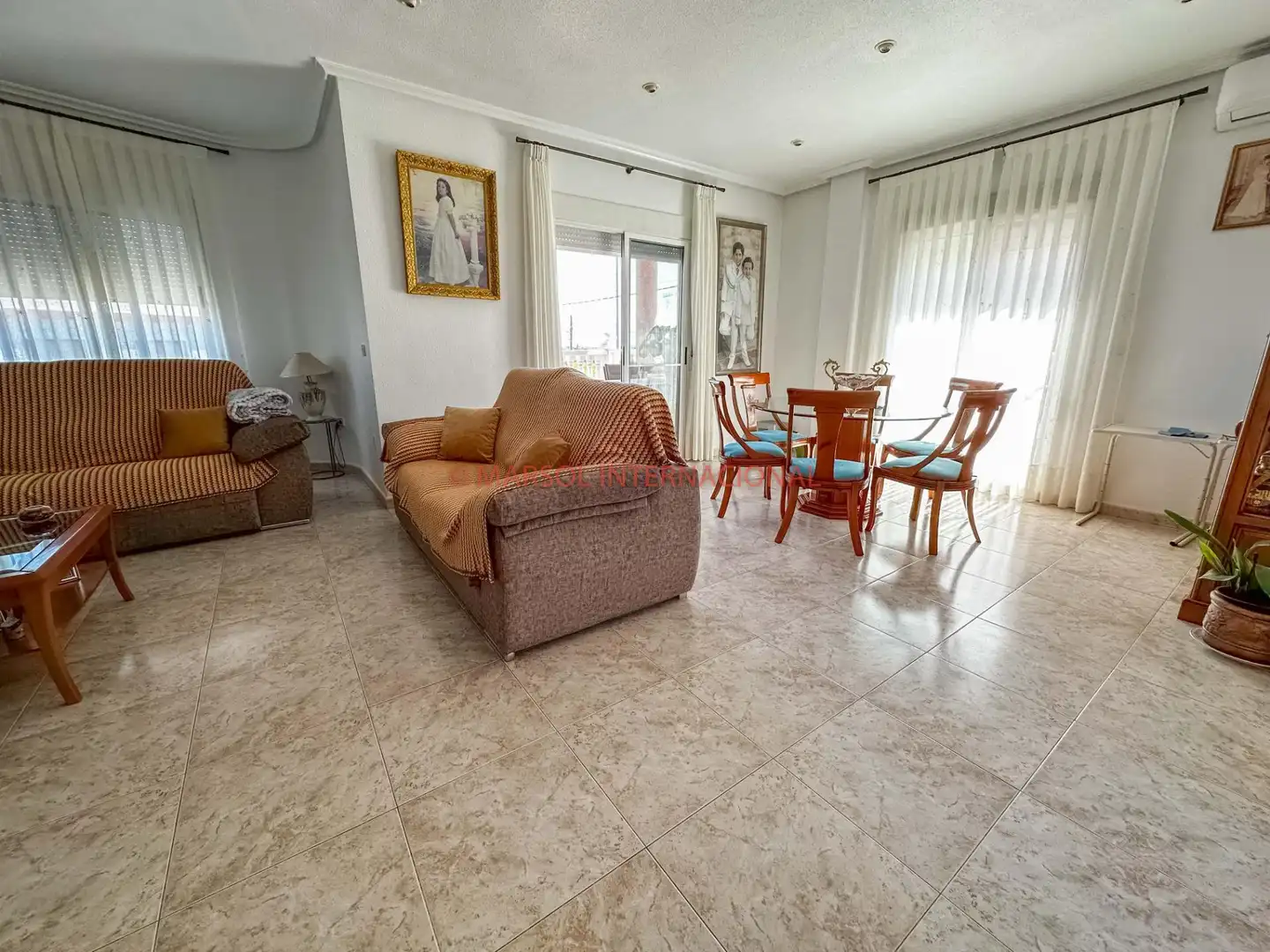 Sala d'estar de Casa o xalet en venda en Orihuela amb Jardí privat, Terrassa i Traster