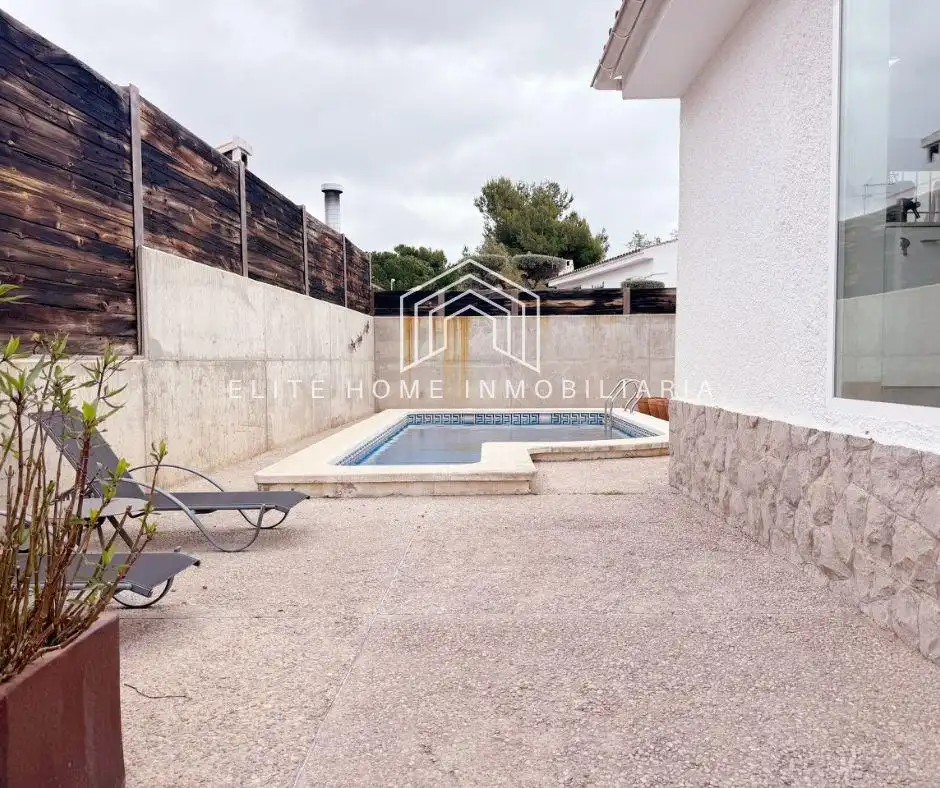 Vista exterior de Casa o chalet en venta en Benicasim / Benicàssim con Aire acondicionado, Calefacción y Jardín privado