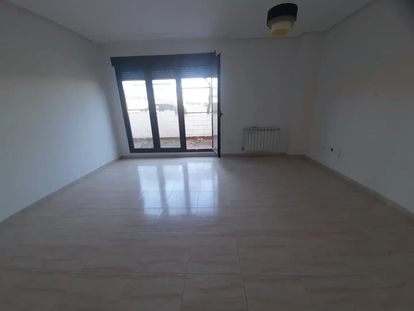 Sala de estar de Planta baja en venta en Puertollano con Calefacción, Trastero y Piscina comunitaria