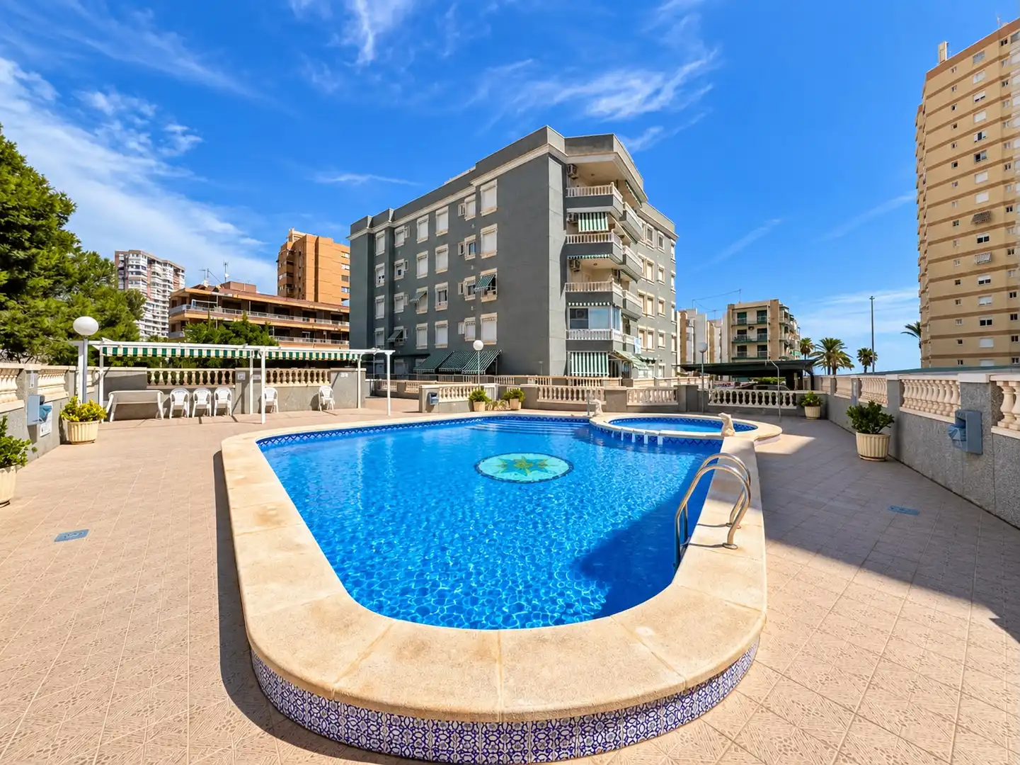 Apartamento con piscina en alquiler en Carrer Sant Bartomeu