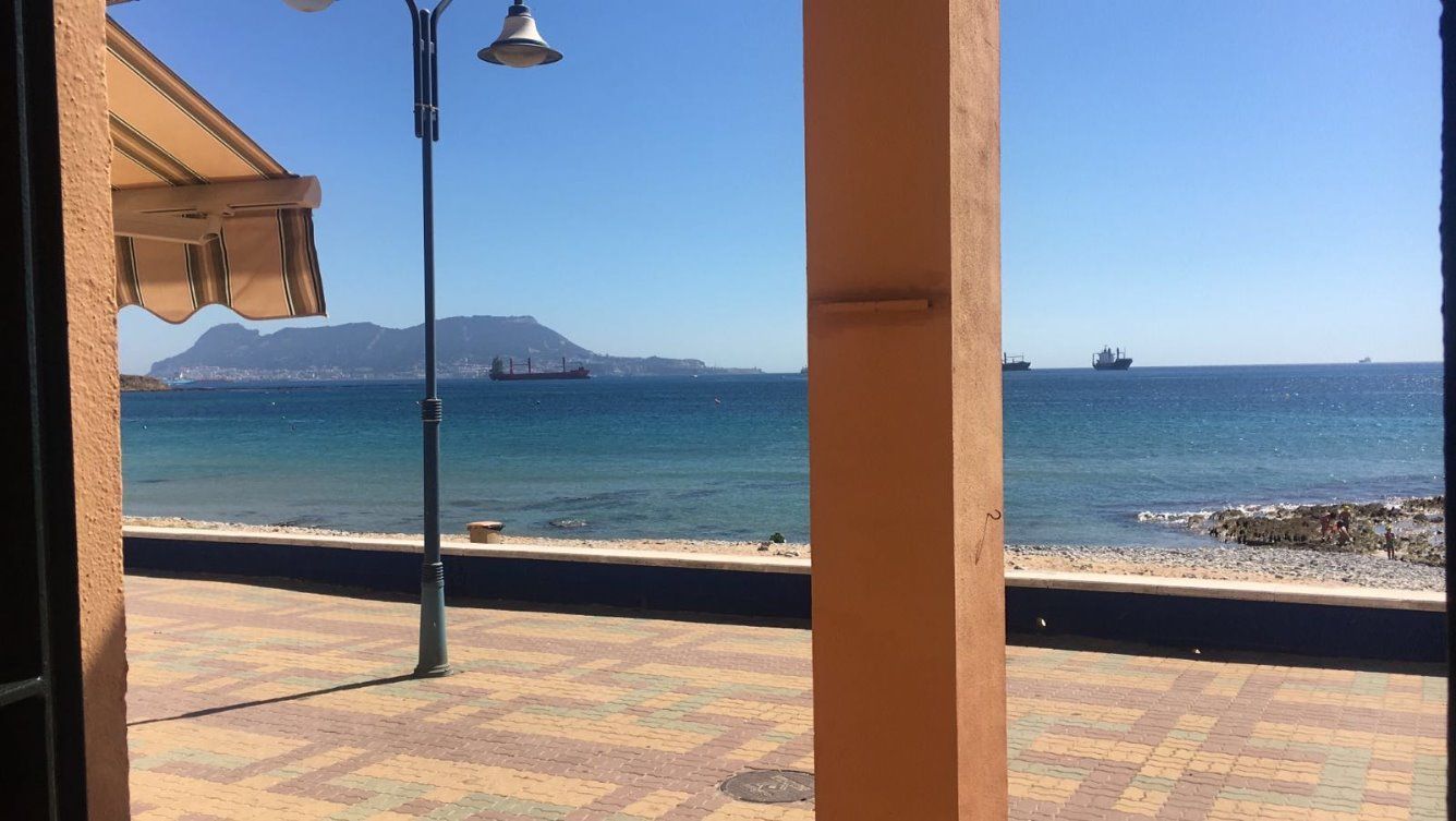 Vista exterior de Apartament de lloguer en Algeciras amb Moblat