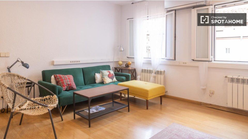 Sala d'estar de Pis de lloguer en  Madrid Capital amb Aire condicionat, Calefacció i Moblat