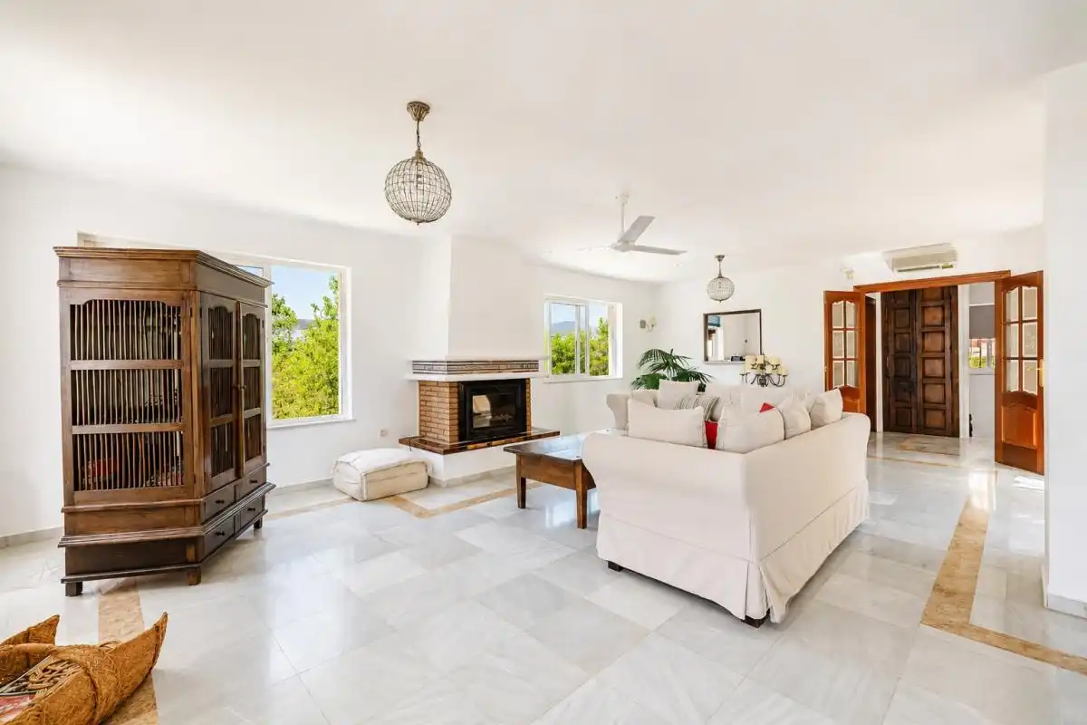 Sala d'estar de Casa o xalet en venda en Benalmádena amb Aire condicionat, Calefacció i Jardí privat