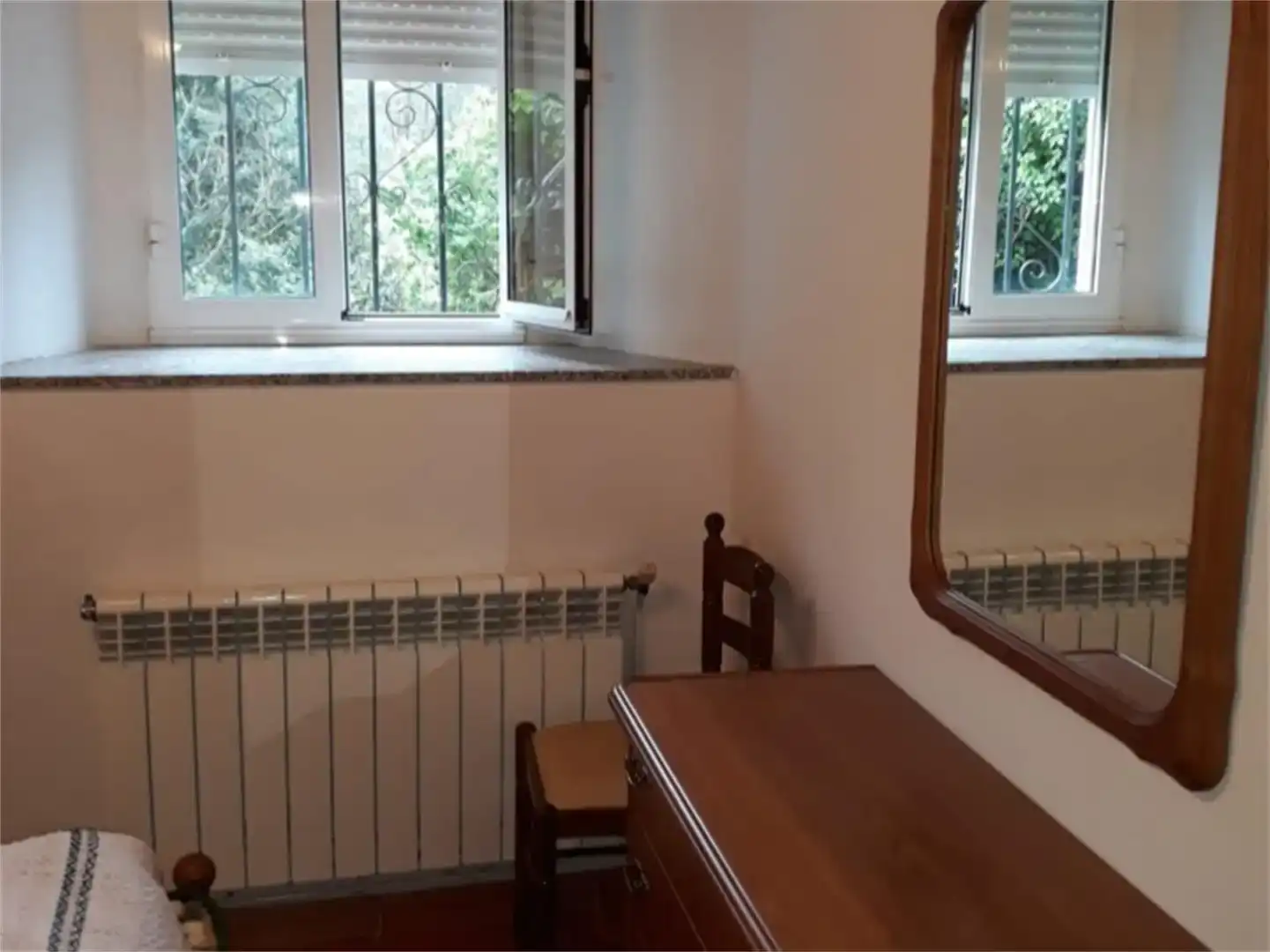 Menjador de Casa adosada en venda en Ribeira de Piquín amb Jardí privat, Parquet i Moblat