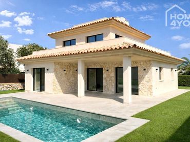 Casa amb balcó en venda a Cala Llombards