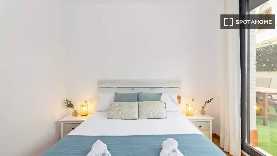 Schlafzimmer von Wohnung zur Miete in Valencia mit Klimaanlage, Heizung und Möbliert